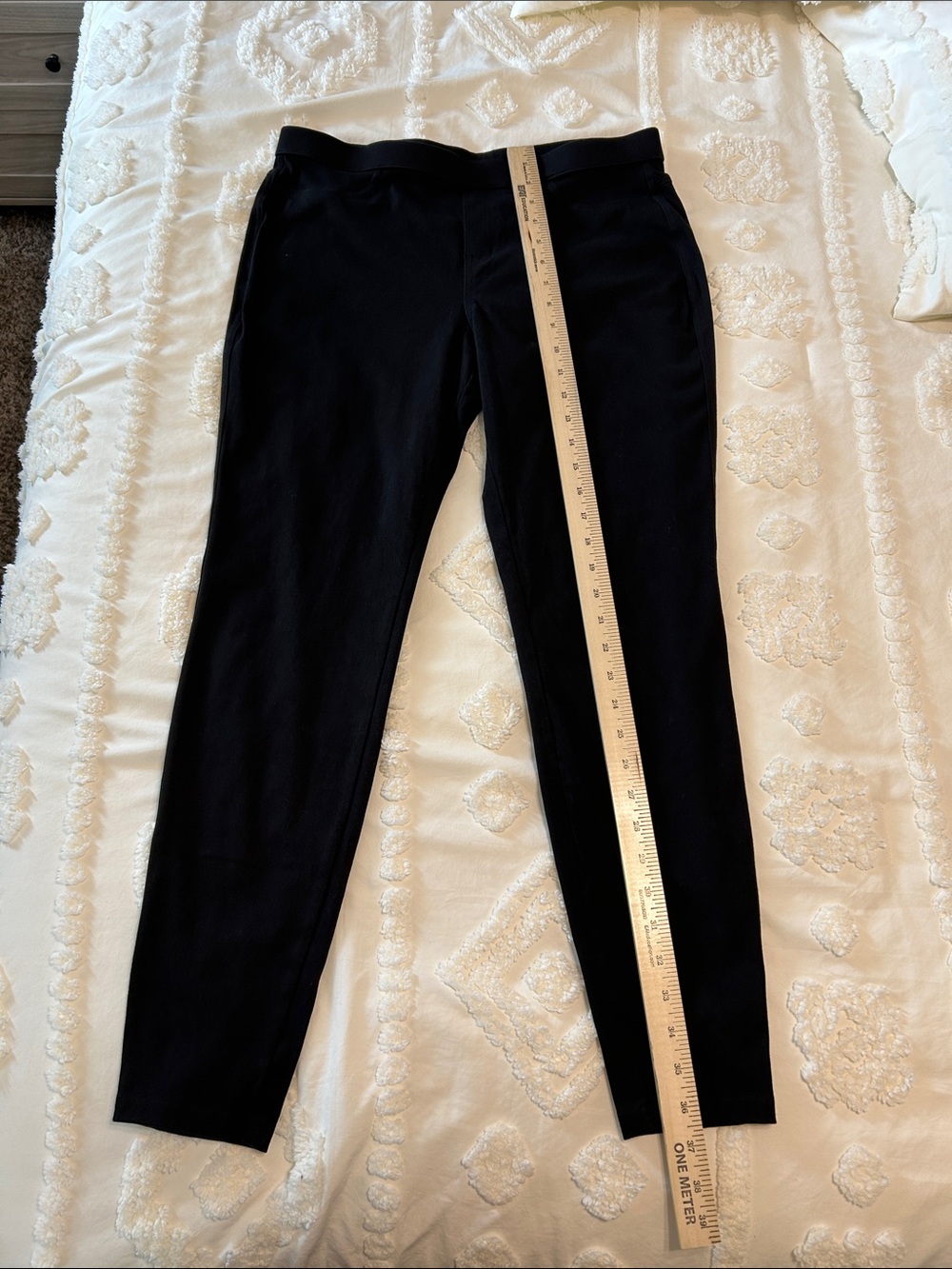 Classic Black Cropped Women's Pants - Sleek Ankle Fit